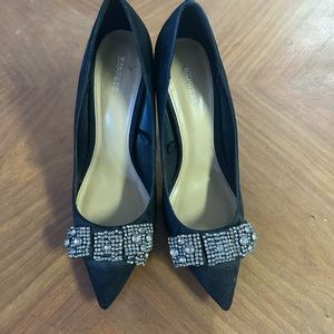 Black heels with bow